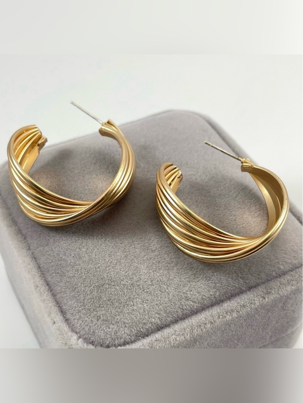 Unsigned 925 Sterling Silver Gold Tone Twist Hoop Post Setting Earrings
